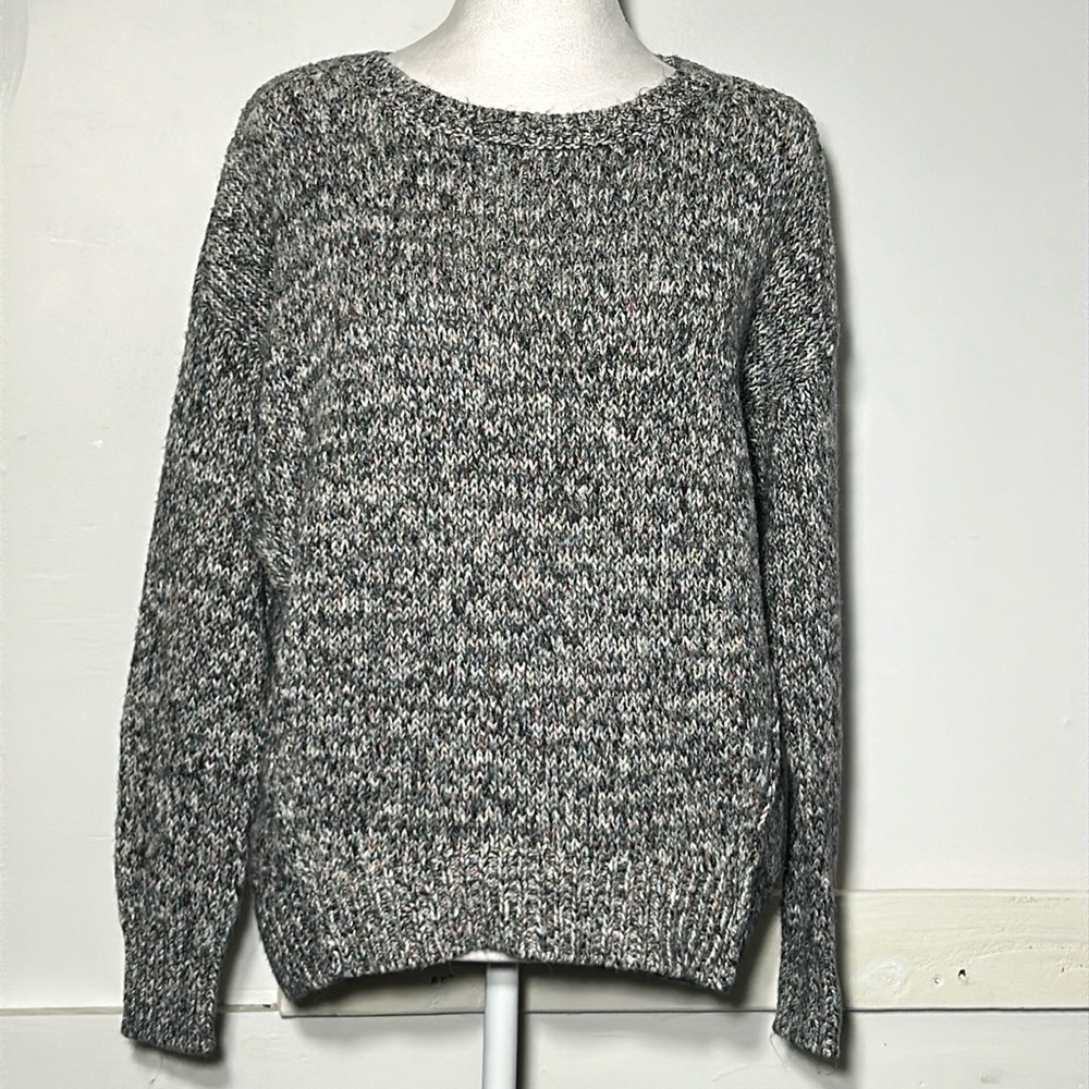 Loft knit sweater with high low hem b/w with color